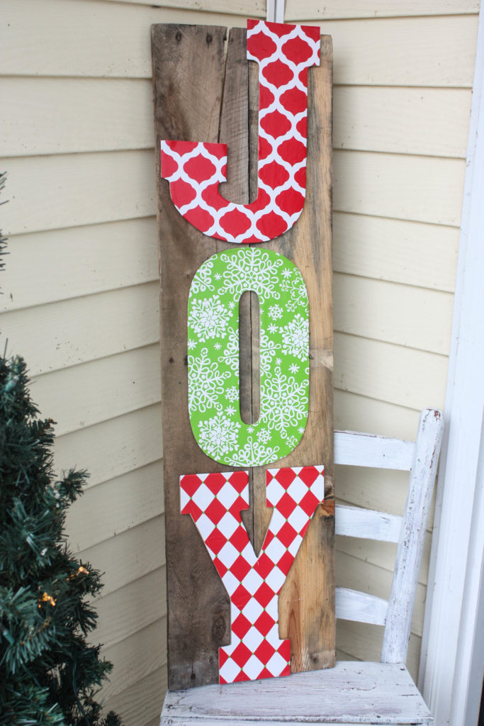 35 Creative and Unique DIY Christmas JOY Signs