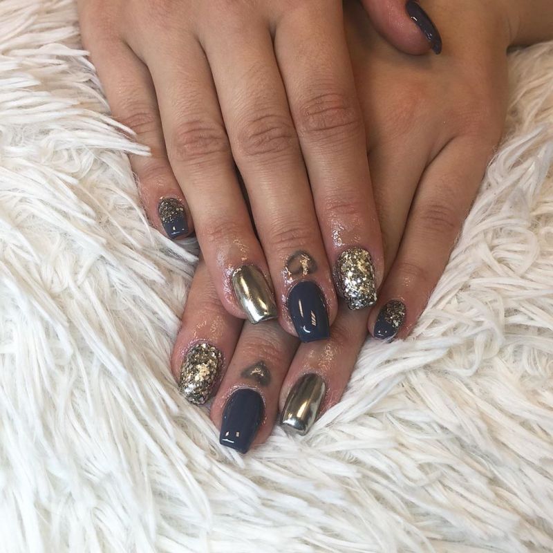 60 Classic Chrome Nail Art Designs For Winter