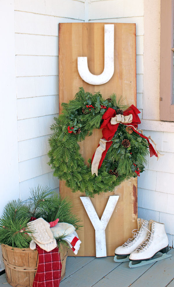 35 Creative and Unique DIY Christmas JOY Signs