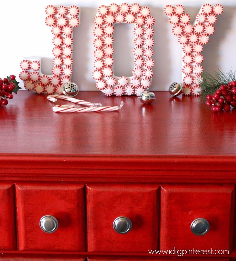 35 Creative and Unique DIY Christmas JOY Signs