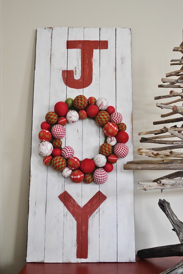 35 Creative and Unique DIY Christmas JOY Signs