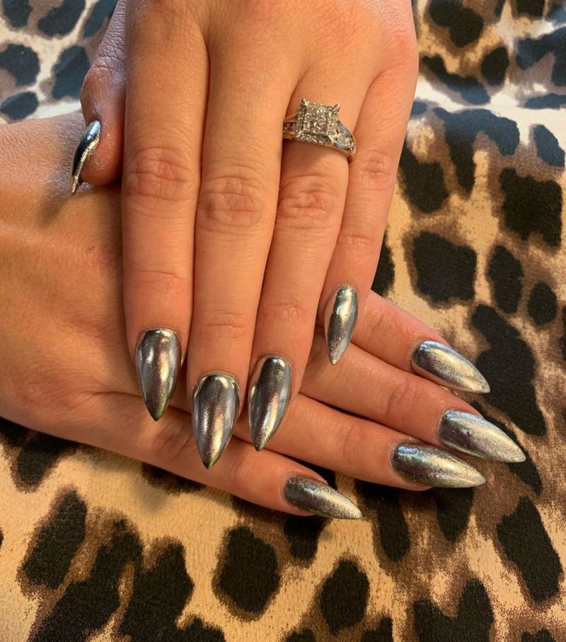 60 Classic Chrome Nail Art Designs For Winter