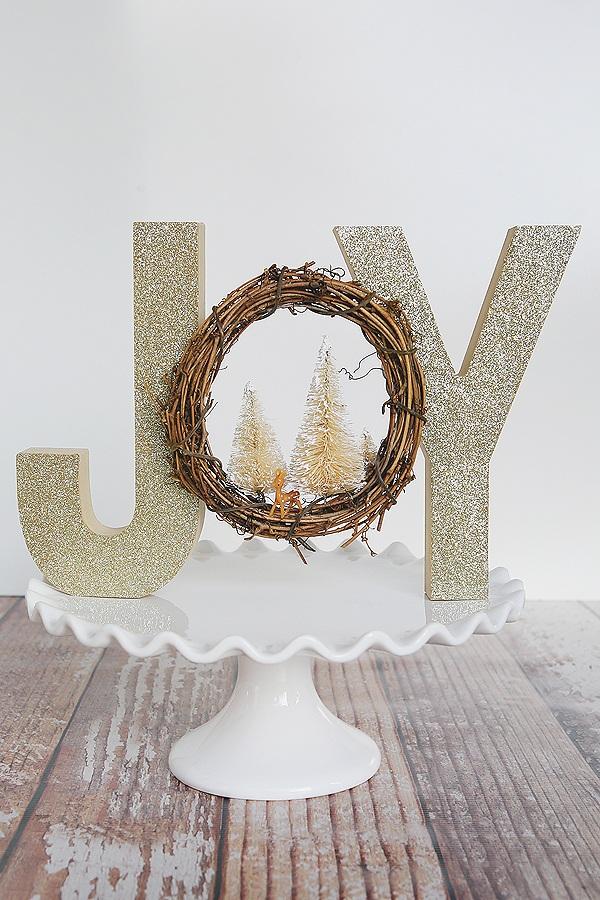 35 Creative and Unique DIY Christmas JOY Signs