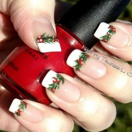 55 Gorgeous Christmas Nails With Mistletoe To Celebrate Holiday