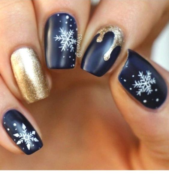 50 Festive Square Christmas Nails To Try Right Now