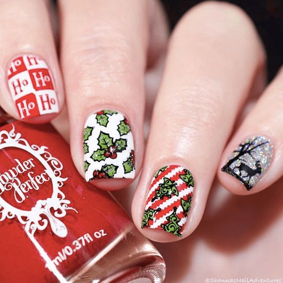 55 Gorgeous Christmas Nails With Mistletoe To Celebrate Holiday