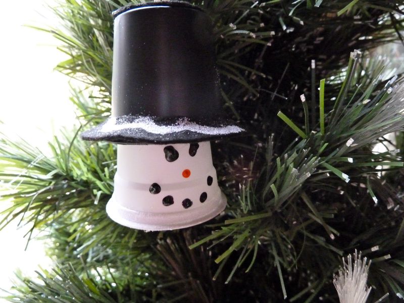 46 Genius Christmas Decorations Made from Recycled Materials