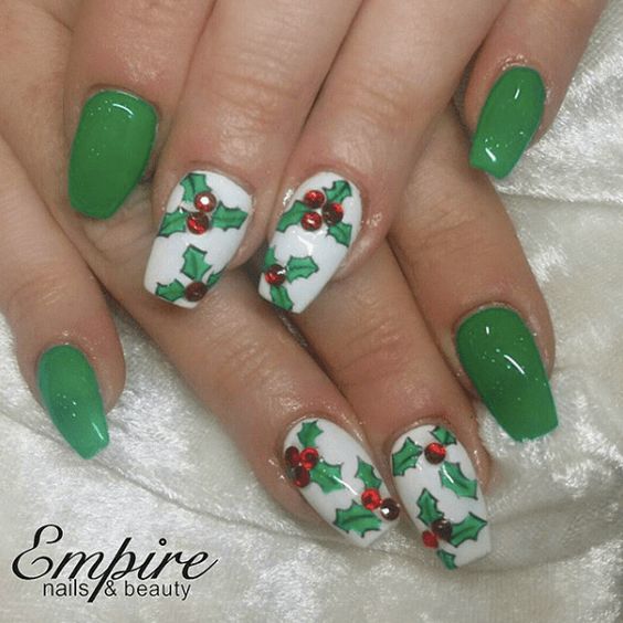 55 Gorgeous Christmas Nails With Mistletoe To Celebrate Holiday