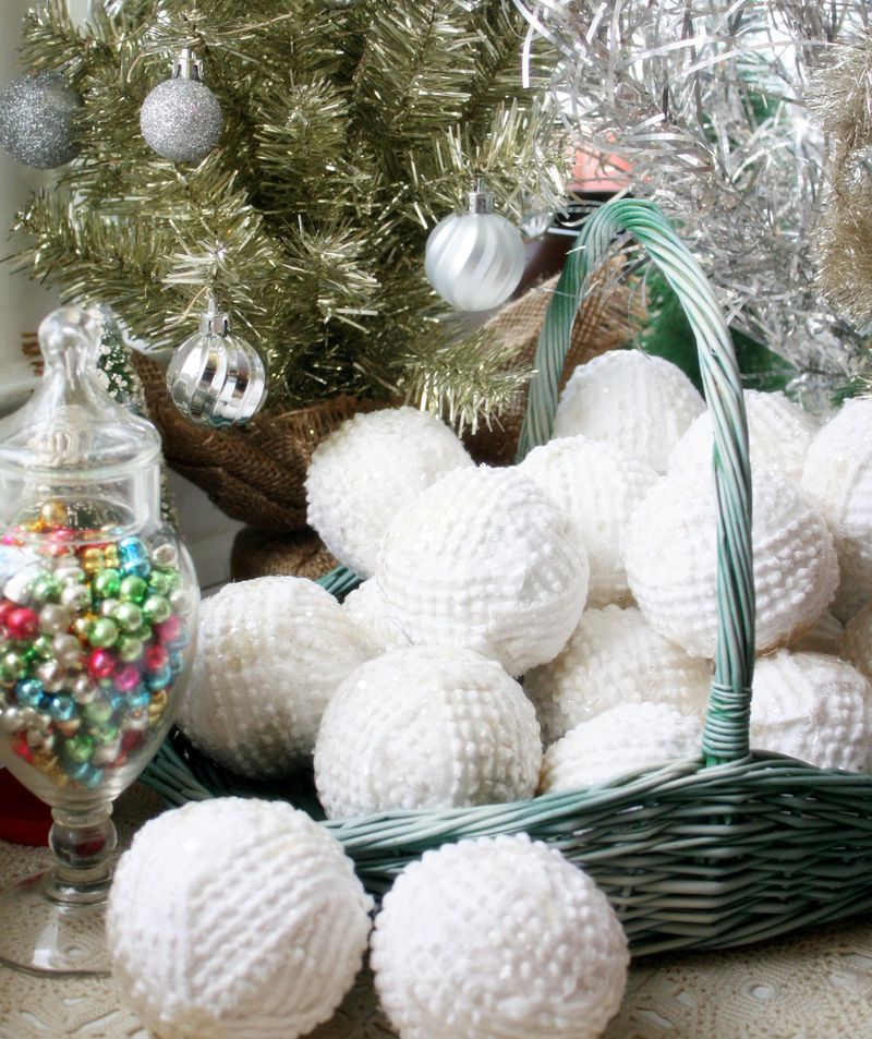 46 Genius Christmas Decorations Made from Recycled Materials