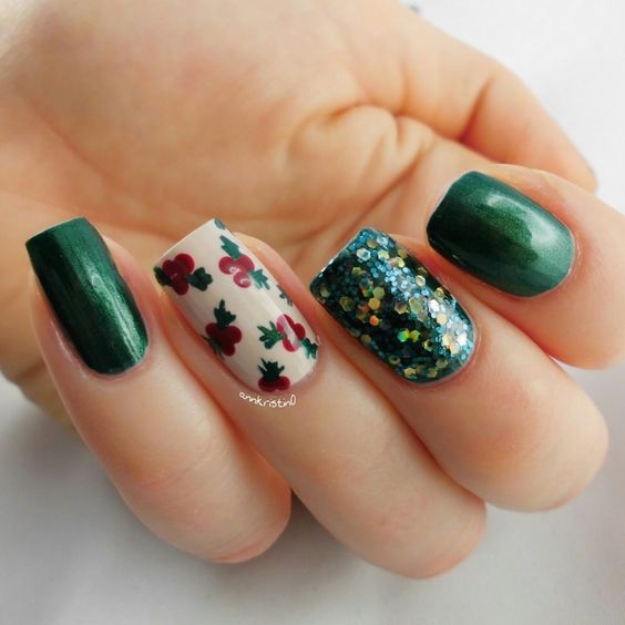 55 Gorgeous Christmas Nails With Mistletoe To Celebrate Holiday