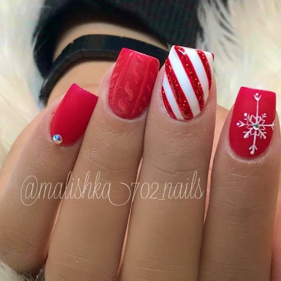 50 Festive Square Christmas Nails To Try Right Now