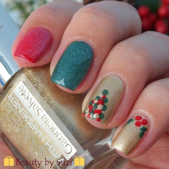 55 Gorgeous Christmas Nails With Mistletoe To Celebrate Holiday