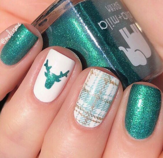 50 Festive Square Christmas Nails To Try Right Now