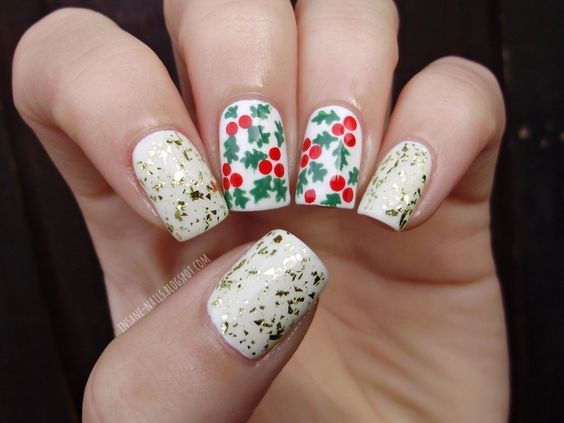 55 Gorgeous Christmas Nails With Mistletoe To Celebrate Holiday