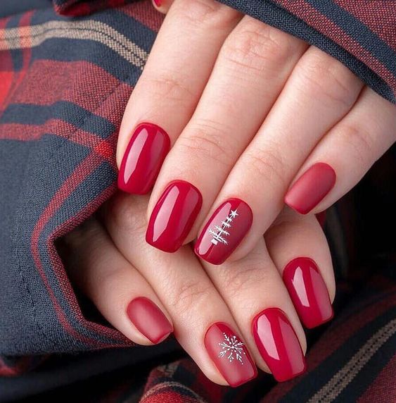 50 Festive Square Christmas Nails To Try Right Now