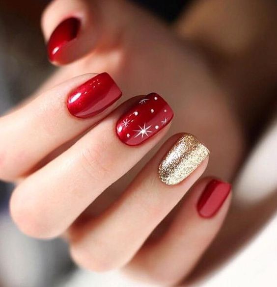 50 Festive Square Christmas Nails To Try Right Now