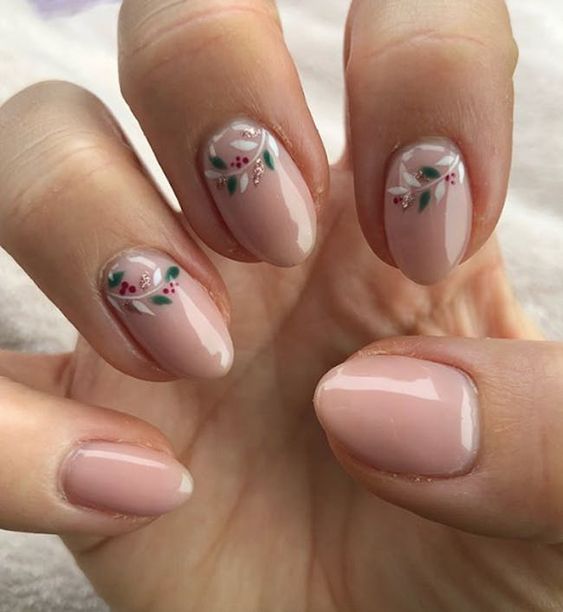 55 Gorgeous Christmas Nails With Mistletoe To Celebrate Holiday