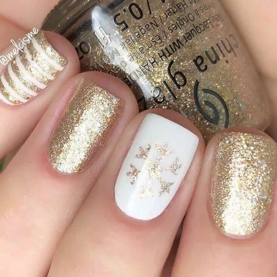 50 Festive Square Christmas Nails To Try Right Now