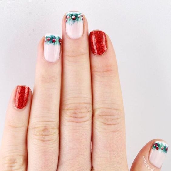 55 Gorgeous Christmas Nails With Mistletoe To Celebrate Holiday