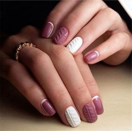 50 Festive Square Christmas Nails To Try Right Now