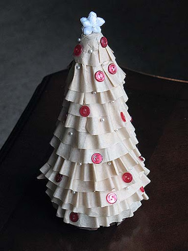 46 Genius Christmas Decorations Made from Recycled Materials