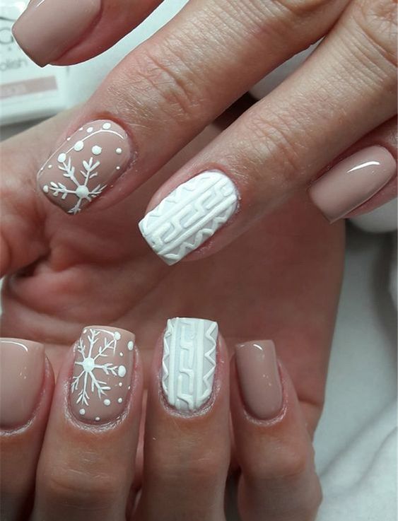 50 Festive Square Christmas Nails To Try Right Now