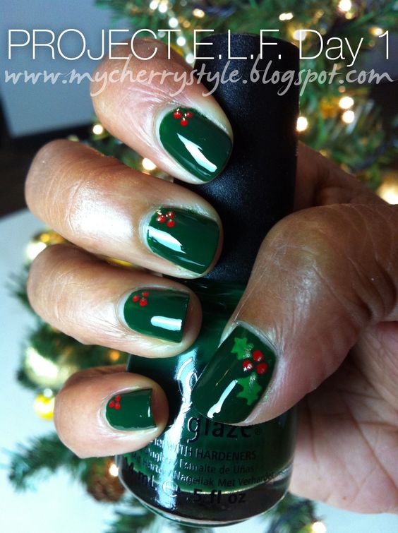 55 Gorgeous Christmas Nails With Mistletoe To Celebrate Holiday