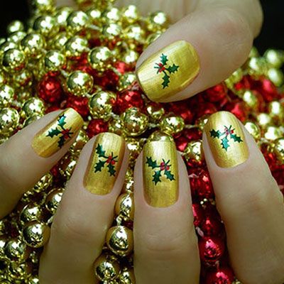 55 Gorgeous Christmas Nails With Mistletoe To Celebrate Holiday