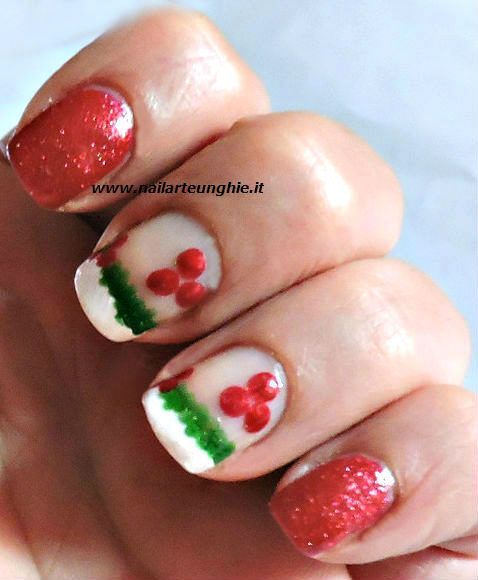 55 Gorgeous Christmas Nails With Mistletoe To Celebrate Holiday