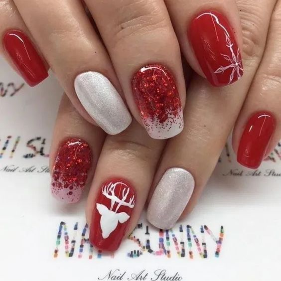 50 Festive Square Christmas Nails To Try Right Now