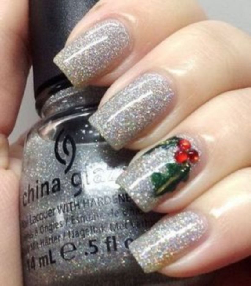 55 Gorgeous Christmas Nails With Mistletoe To Celebrate Holiday