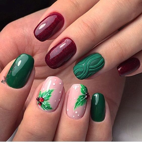 55 Gorgeous Christmas Nails With Mistletoe To Celebrate Holiday