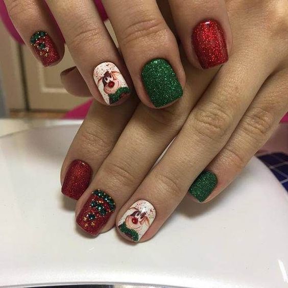 50 Festive Square Christmas Nails To Try Right Now