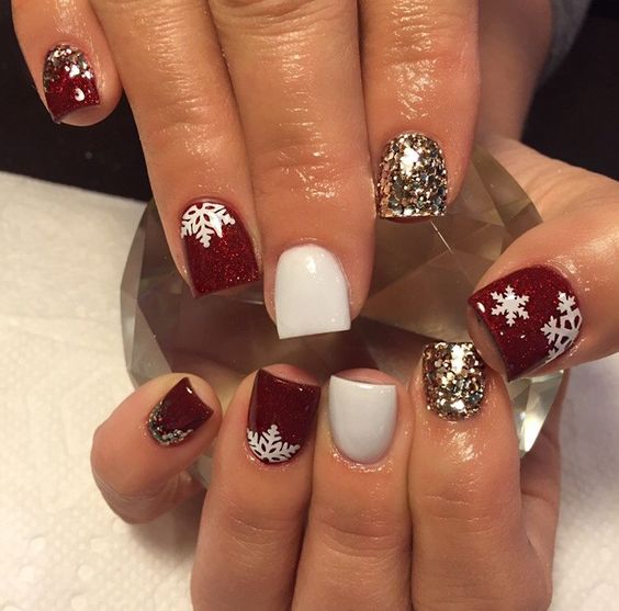 50 Festive Square Christmas Nails To Try Right Now