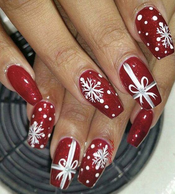 50 Festive Square Christmas Nails To Try Right Now