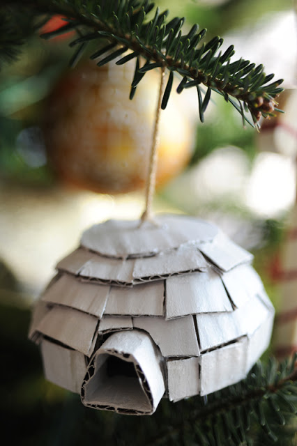 46 Genius Christmas Decorations Made from Recycled Materials