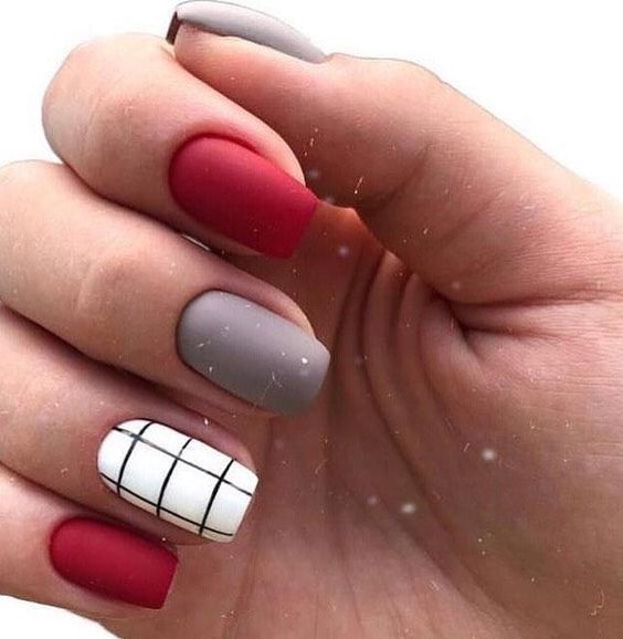 50 Festive Square Christmas Nails To Try Right Now