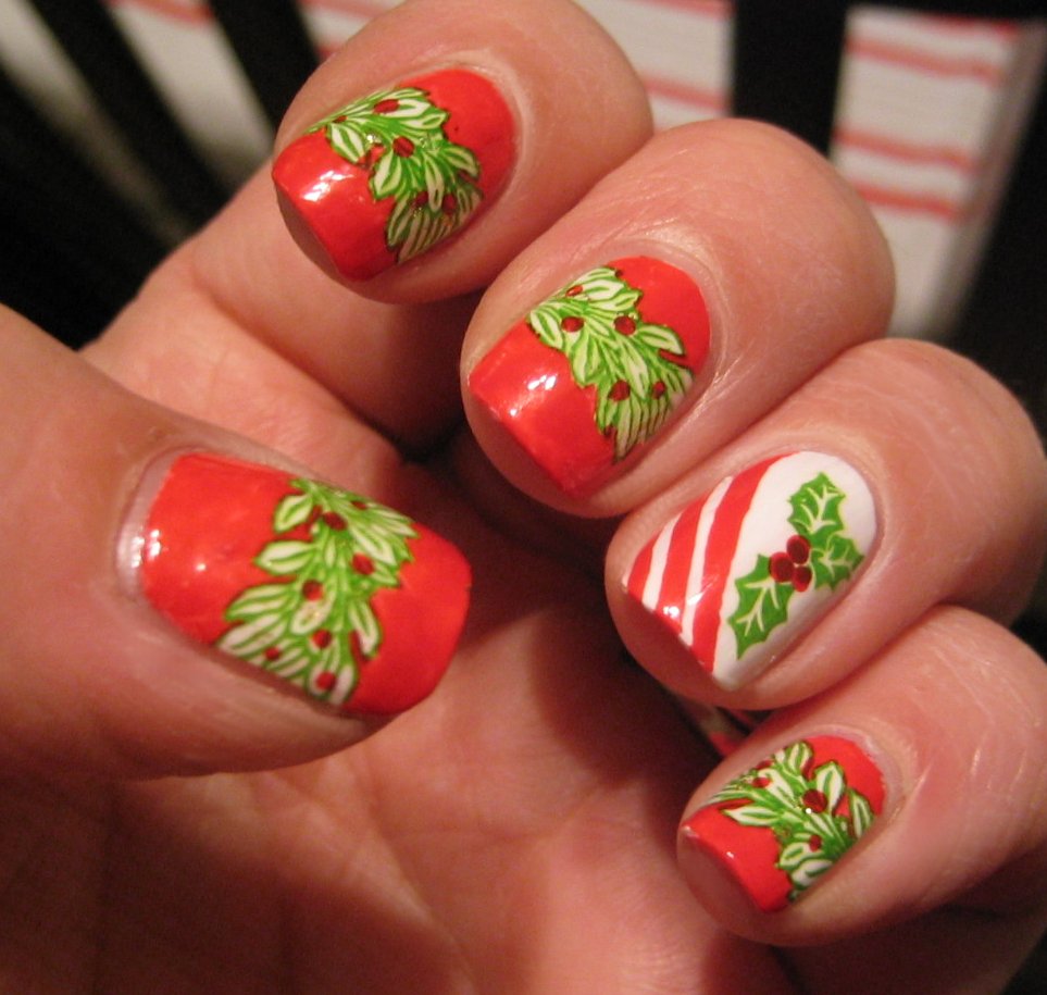 55 Gorgeous Christmas Nails With Mistletoe To Celebrate Holiday