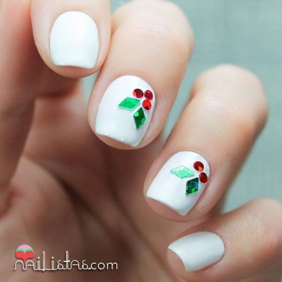 55 Gorgeous Christmas Nails With Mistletoe To Celebrate Holiday