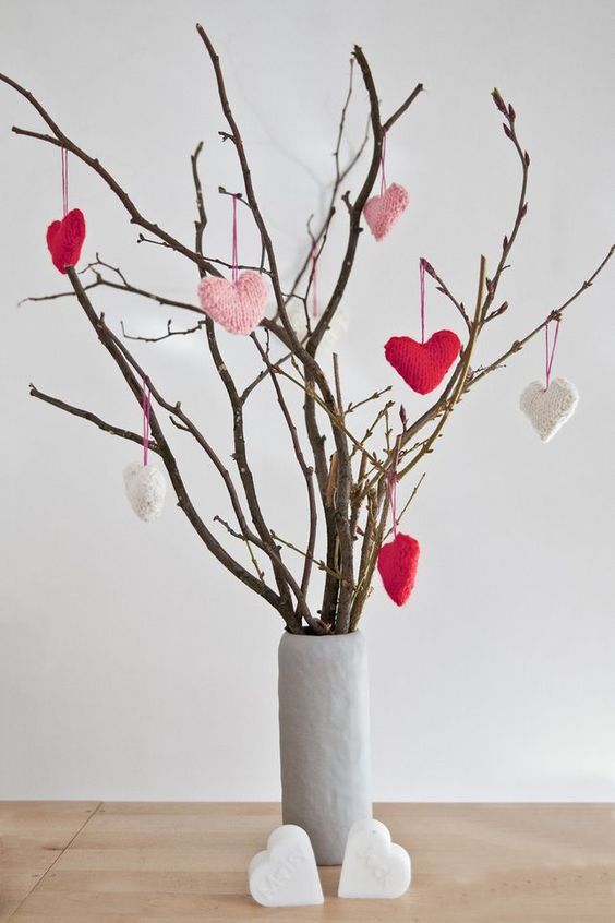 30 Romantic Valentine’s Day Decorations You'll Love in 2020