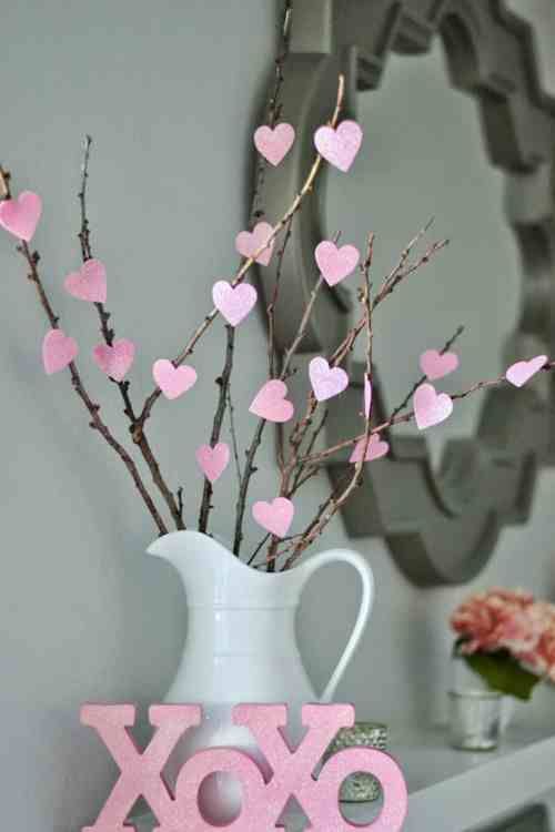 30 Romantic Valentine’s Day Decorations You'll Love in 2020