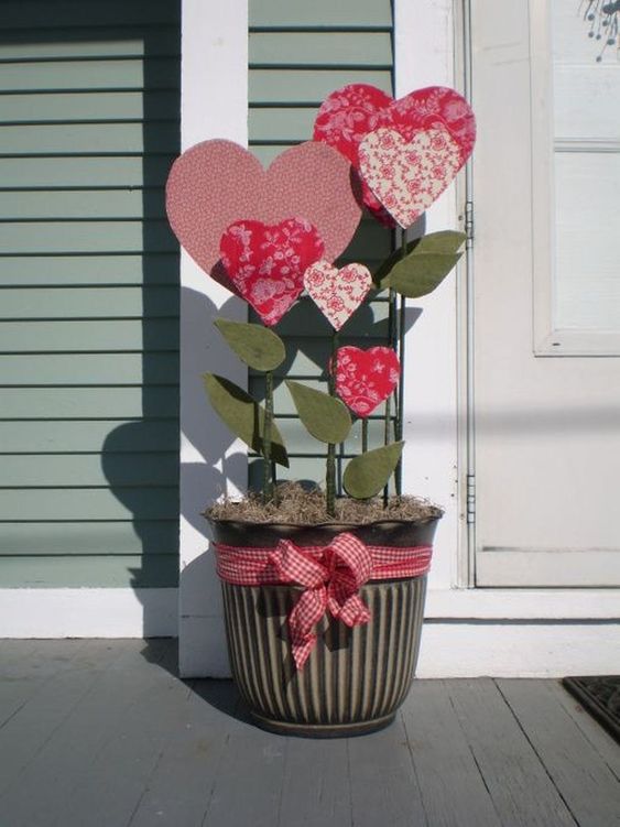 30 Romantic Valentine’s Day Decorations You'll Love in 2020