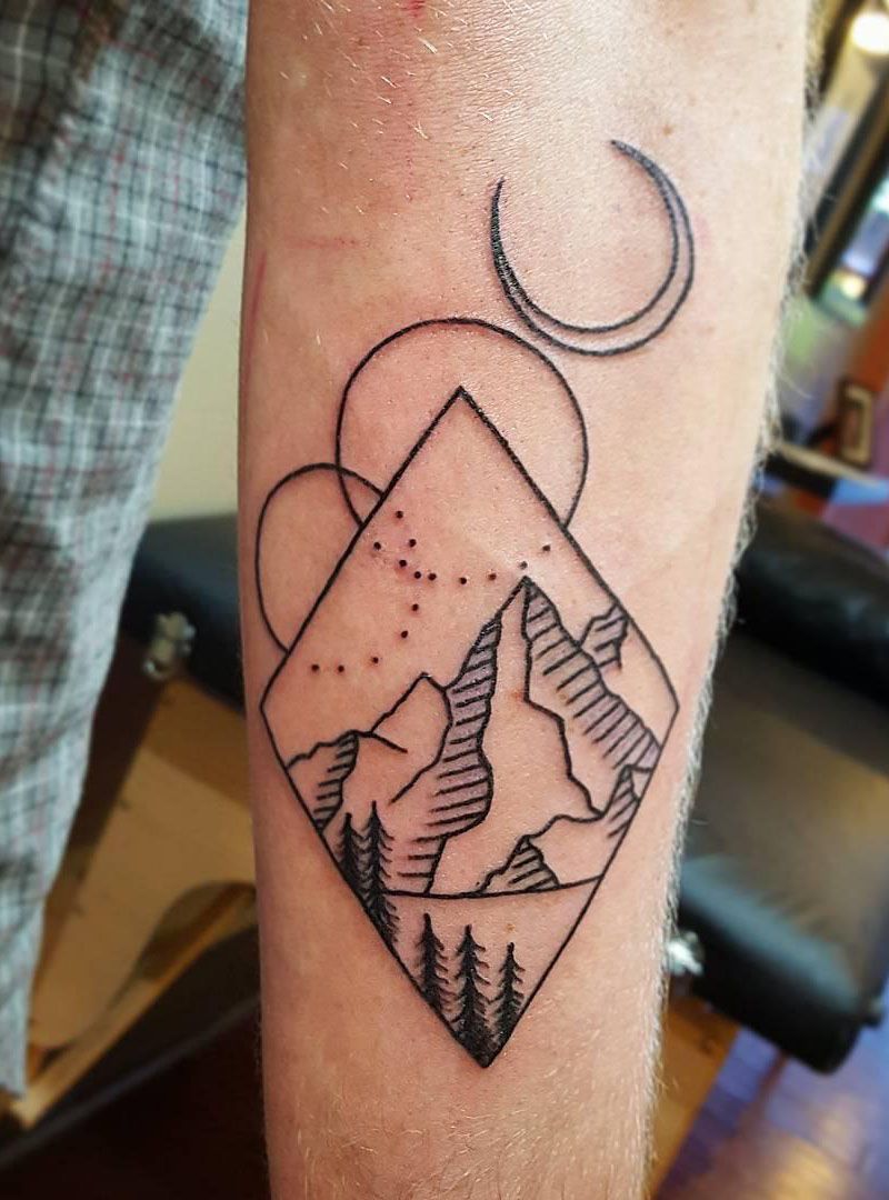 30 Pretty Geometric Tattoos to Inspire You