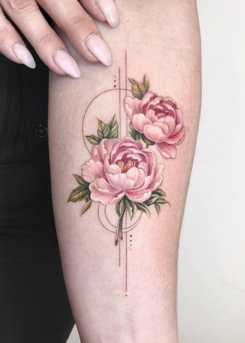 30 Pretty Geometric Tattoos to Inspire You