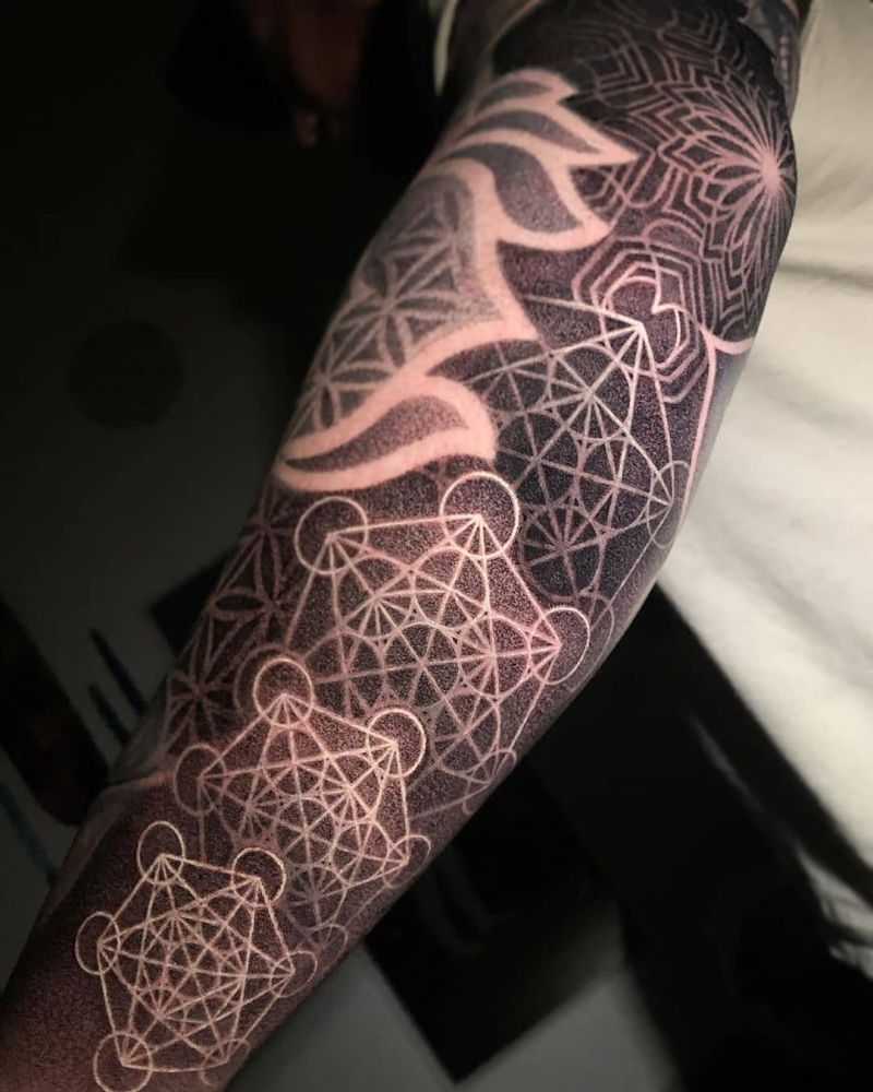 30 Pretty Geometric Tattoos to Inspire You