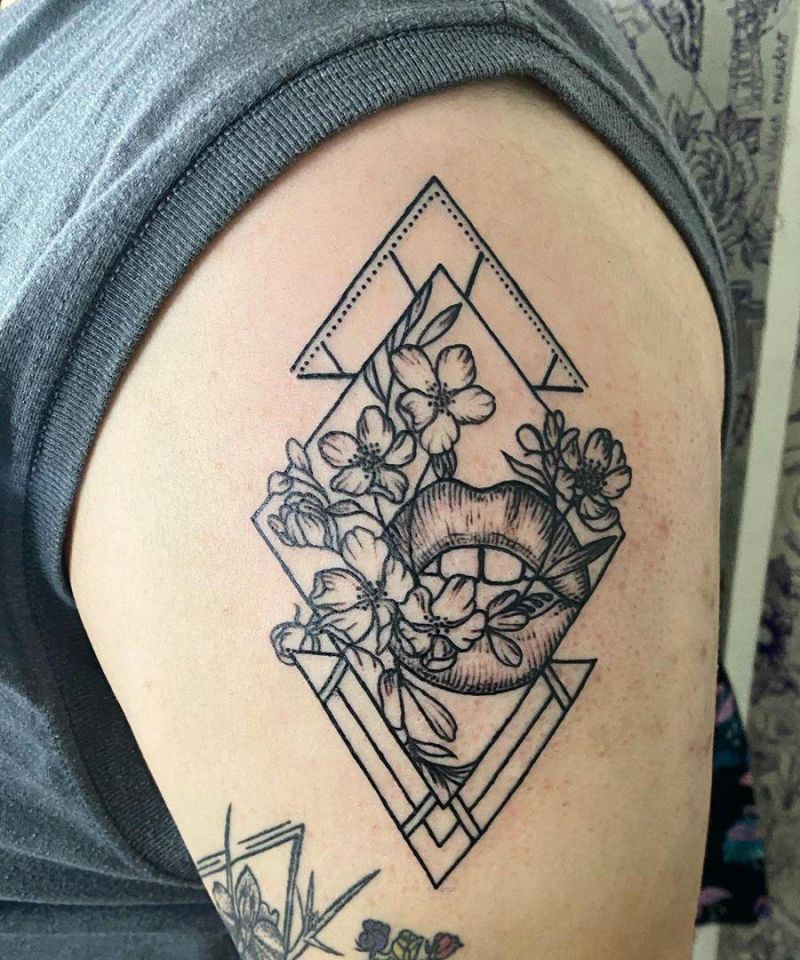 30 Pretty Geometric Tattoos to Inspire You