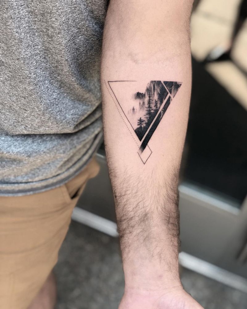 30 Pretty Geometric Tattoos to Inspire You