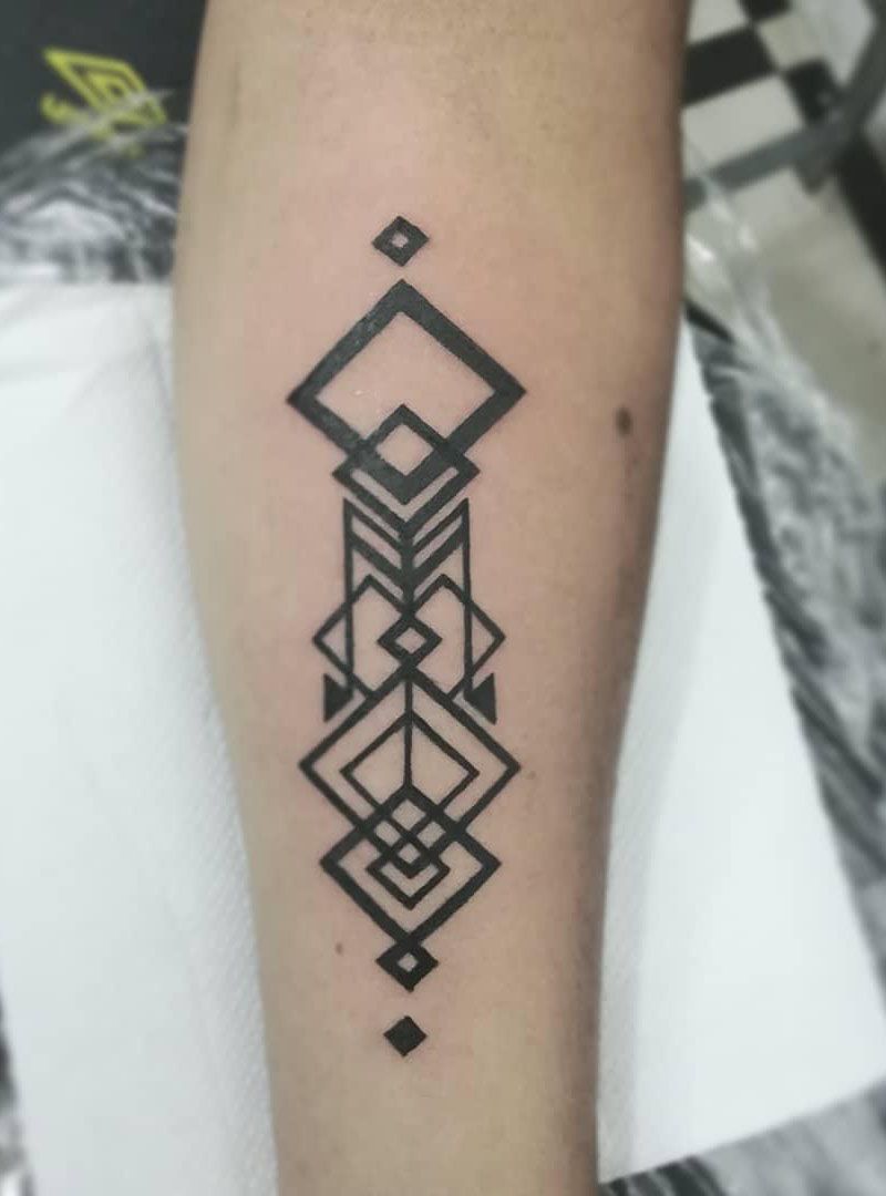 30 Pretty Geometric Tattoos to Inspire You