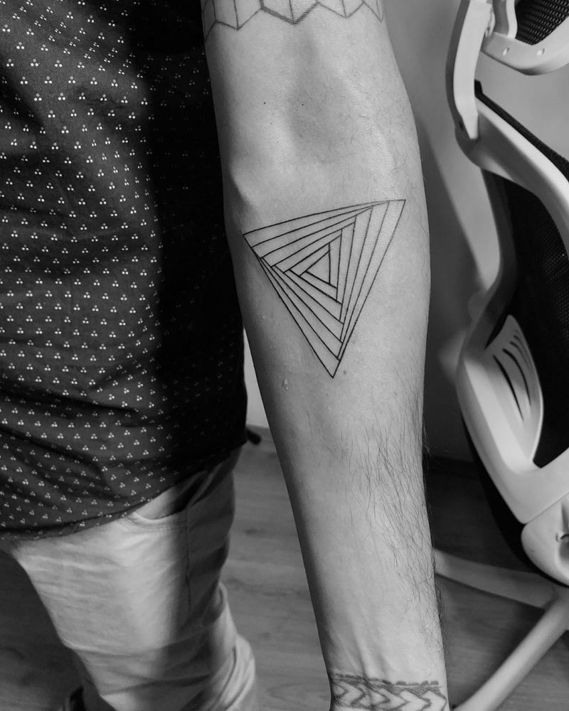 30 Pretty Geometric Tattoos to Inspire You