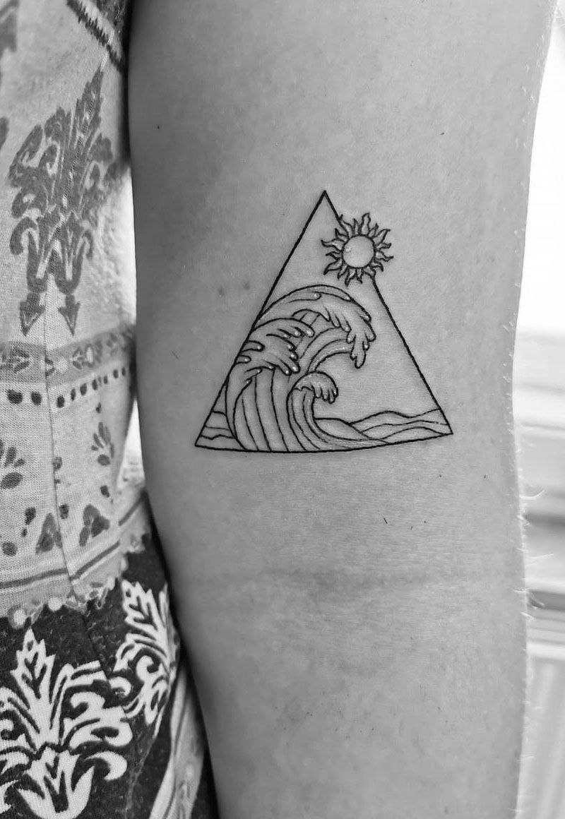 Pretty Wave Tattoos That Give You an Unexpected Feeling